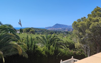 Villa mit schöner Aussicht auf das Meer, Altea und die Berge.